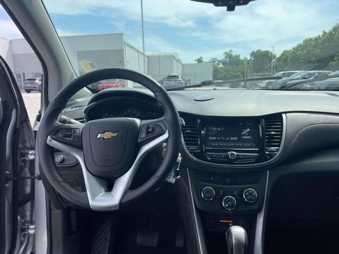 Used 2017 Chevrolet Trax LT FWD image 11