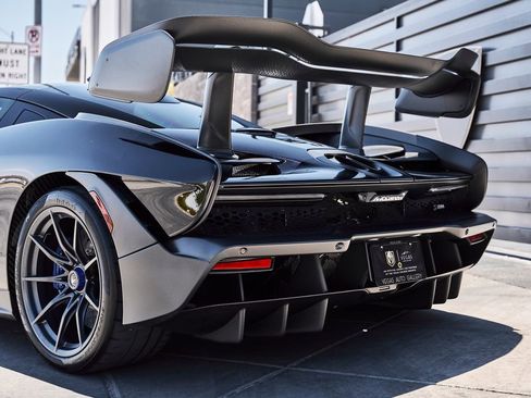 Used 2019 McLaren Senna RWD image 21