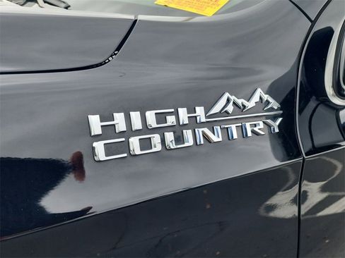 Used 2021 Chevrolet Suburban High Country w/ Premium Package image 33