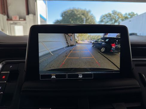 Used 2021 Chevrolet Suburban LT image 26