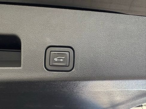 Certified 2024 Chevrolet Traverse Z71 AWD/4WD image 37
