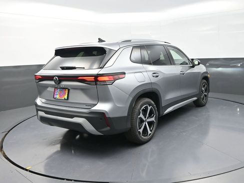 New 2025 Volkswagen Tiguan SE image 10