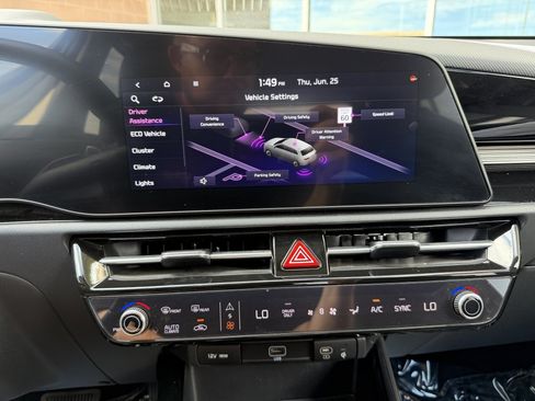 Used 2023 Kia Niro EX w/ EX Cold Weather Package FWD image 22