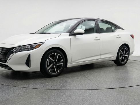 Used 2025 Nissan Sentra SV FWD image 3