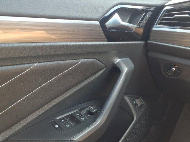 Certified 2023 Volkswagen Jetta SEL FWD image 22
