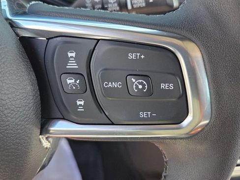 Used 2025 Jeep Wrangler Unlimited Sahara AWD/4WD image 22