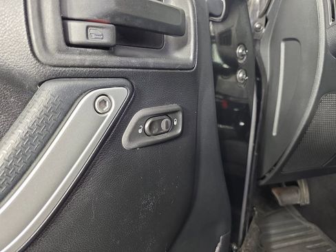 Used 2016 Jeep Wrangler Sahara AWD/4WD image 18