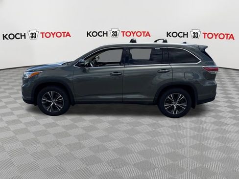 Used 2016 Toyota Highlander XLE AWD/4WD image 4