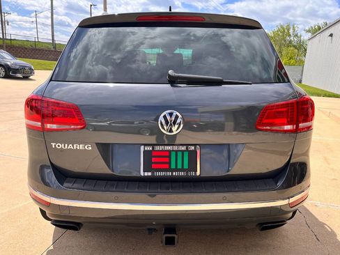 Used 2016 Volkswagen Touareg Executive AWD/4WD image 4