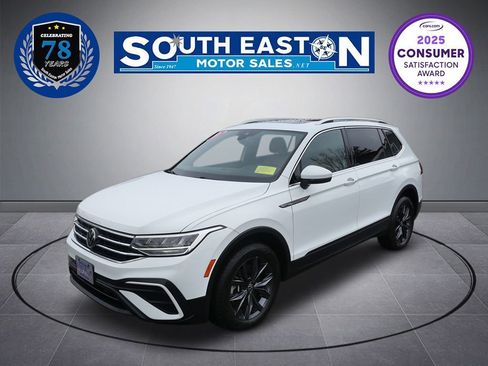 Used 2022 Volkswagen Tiguan SE w/ Panoramic Sunroof Package image 1