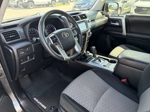 Used 2016 Toyota 4Runner SR5 AWD/4WD image 18