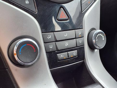 Used 2014 Chevrolet Cruze LT FWD image 24