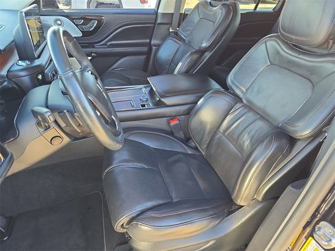 Used 2020 Lincoln Aviator Reserve w/ Equipment Group 202A image 16