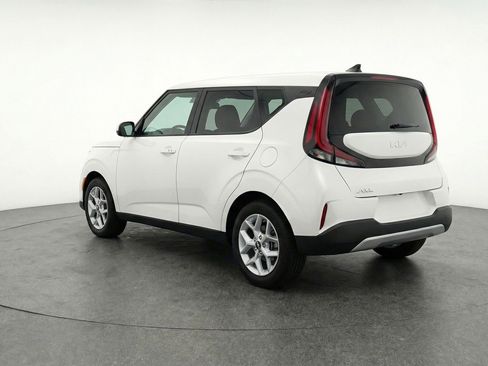 Used 2025 Kia Soul LX w/ LX Technology Package FWD image 6