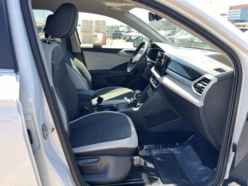 New 2025 Volkswagen Taos SE image 28