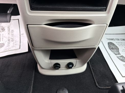 Used 2018 Dodge Grand Caravan SE FWD image 20