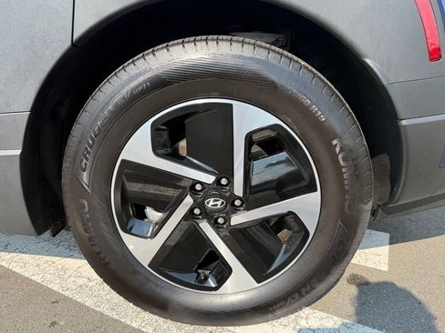 Certified 2026 Hyundai Ioniq 9 SE AWD/4WD image 36
