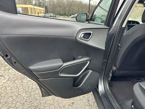 Used 2023 Kia Soul LX w/ LX Technology Package image 20