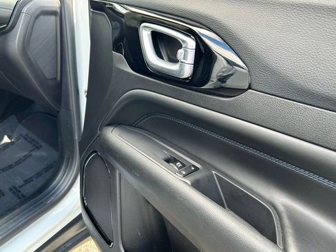 Certified 2025 Jeep Compass Latitude w/ Altitude Special Edition image 31