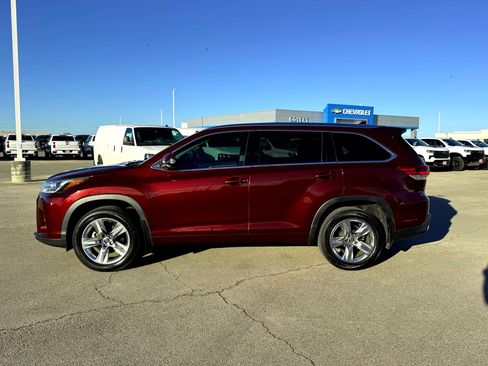 Used 2019 Toyota Highlander Limited image 10