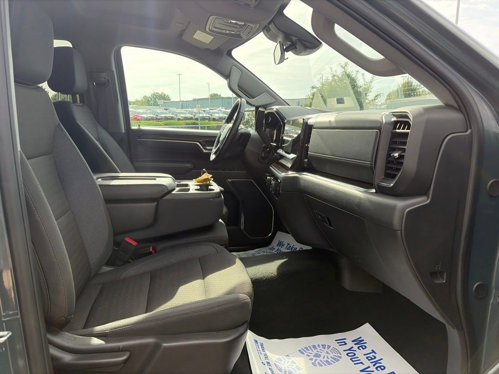 Used 2025 Chevrolet Silverado 1500 LT AWD/4WD image 24