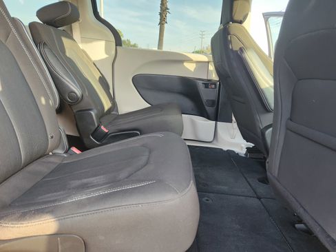 Used 2023 Chrysler Voyager LX image 51