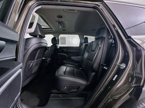 Used 2025 Kia Telluride S FWD image 30