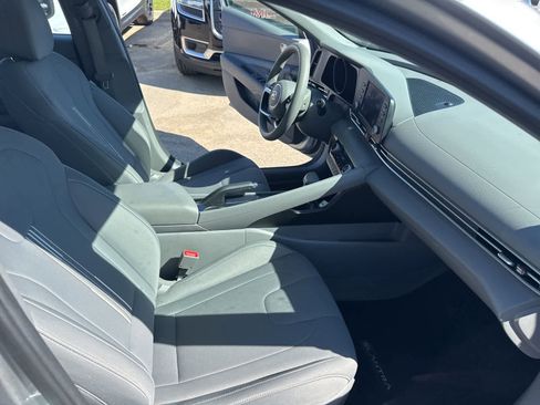 Used 2022 Hyundai Elantra SEL FWD image 24