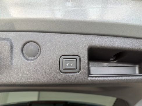 Used 2024 Chevrolet Equinox LT FWD image 29