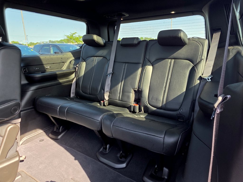 Used 2025 Jeep Wagoneer Series III w/ Premium Group I AWD/4WD image 36