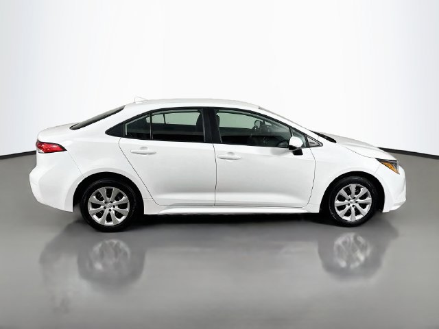 Used 2025 Toyota Corolla LE FWD image 5