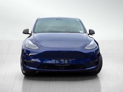 Used 2023 Tesla Model Y Long Range image 2