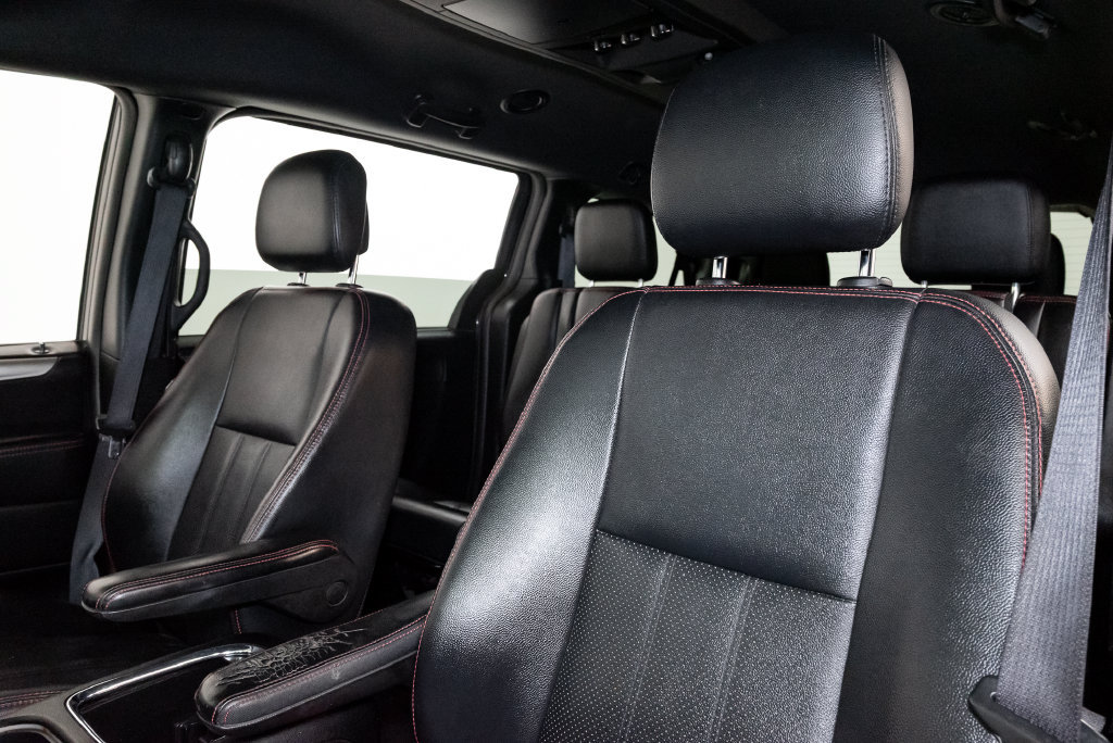 Used 2016 Dodge Grand Caravan R/T w/ Driver Convenience Group FWD image 11