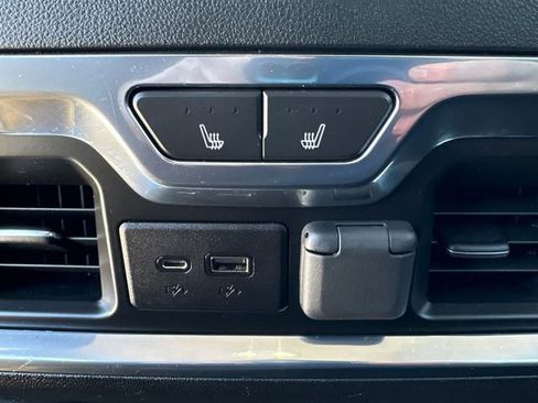 Used 2023 GMC Sierra 2500 SLT w/ SLT Preferred Package image 17