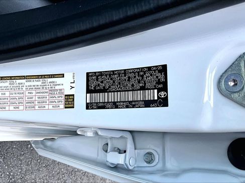 Used 2025 Toyota Prius XLE FWD image 33