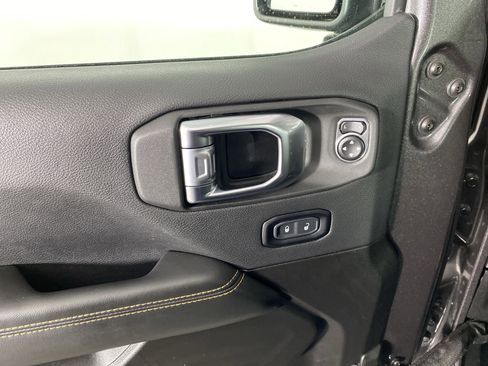 Used 2025 Jeep Wrangler Sahara image 14