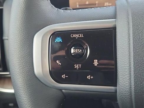 New 2025 Nissan Armada SL w/ Captain's Chari Seat Package image 35