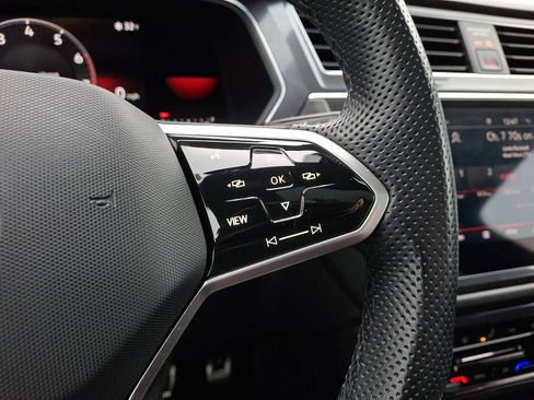 Used 2022 Volkswagen Tiguan SE R-Line image 21