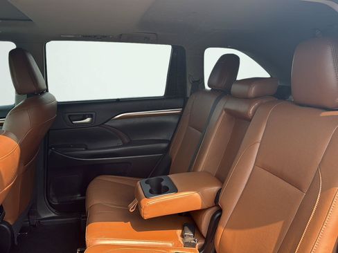 Used 2018 Toyota Highlander Limited FWD image 22