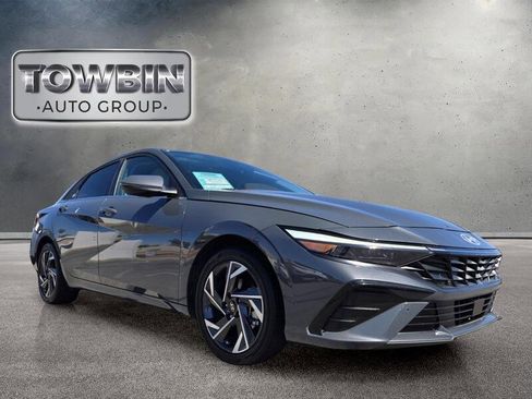 Used 2024 Hyundai Elantra Limited FWD image 2