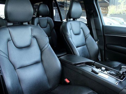 Used 2020 Volvo XC90 T6 Momentum image 24