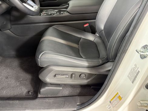 Certified 2025 Honda Pilot Touring image 14