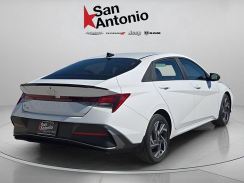 Used 2025 Hyundai Elantra Sport image 8