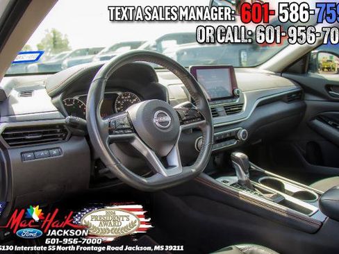 Used 2025 Nissan Altima 2.5 SR FWD image 11