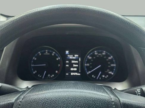 Used 2018 Toyota RAV4 LE FWD image 9