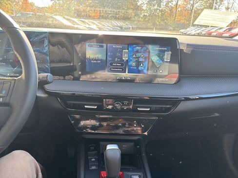 New 2026 Nissan Kicks SR w/ Cold Weather Package image 11