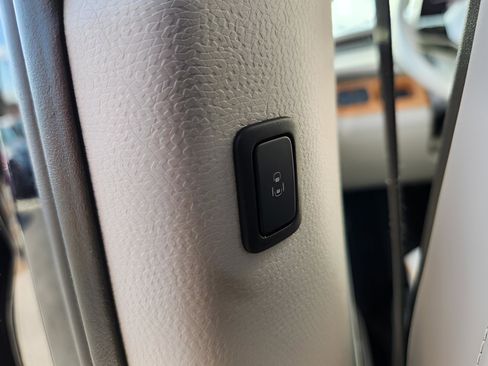 New 2025 Volkswagen ID. Buzz Pro S Plus image 12