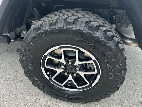 New 2025 Jeep Gladiator Rubicon w/ Convenience Group image 9