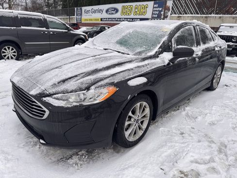 Used 2020 Ford Fusion SE image 1