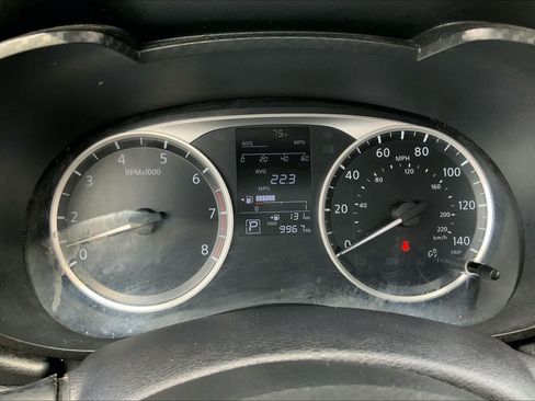Used 2020 Nissan Versa S FWD image 25